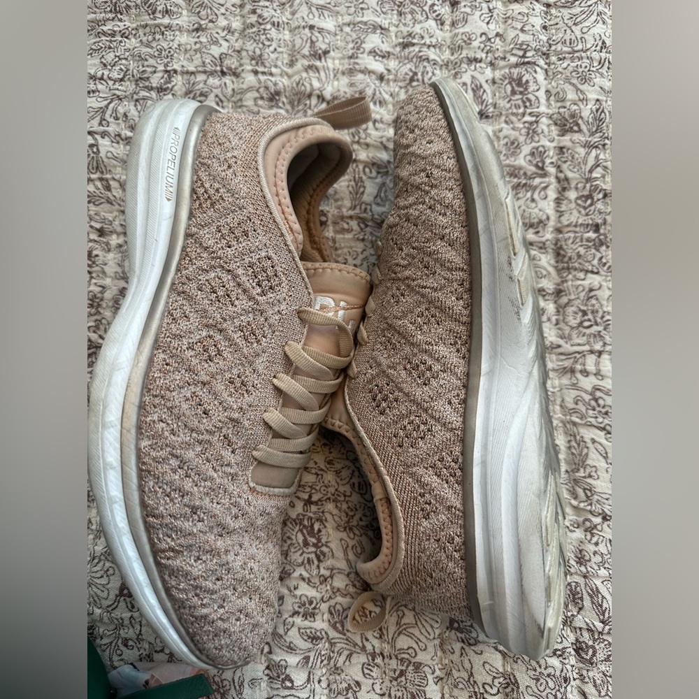 APL’s rose gold - Picture 4 of 5